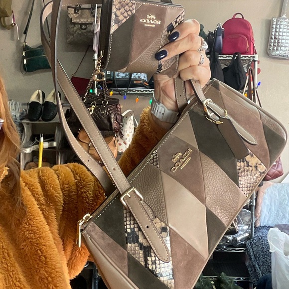 ♡Purse Show♡ - Picture 3 of 16